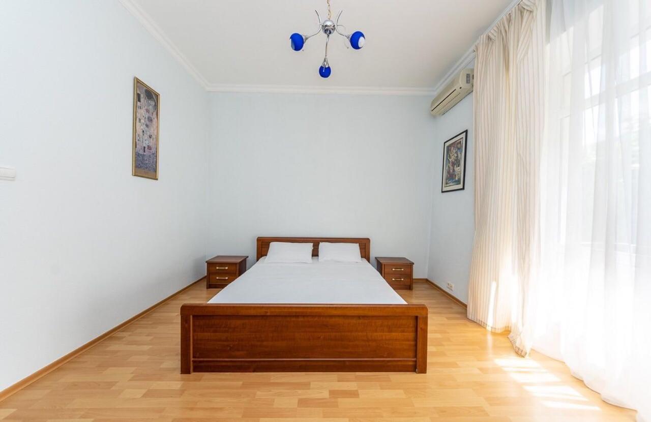 Alex Apartments Near Independence Square - Kiev Dış mekan fotoğraf